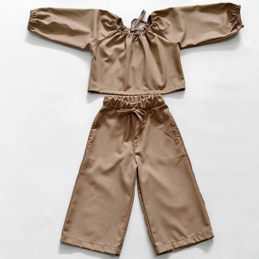Breathable linen-cotton baby outfit with keyhole tie neckline and elastic cuffs