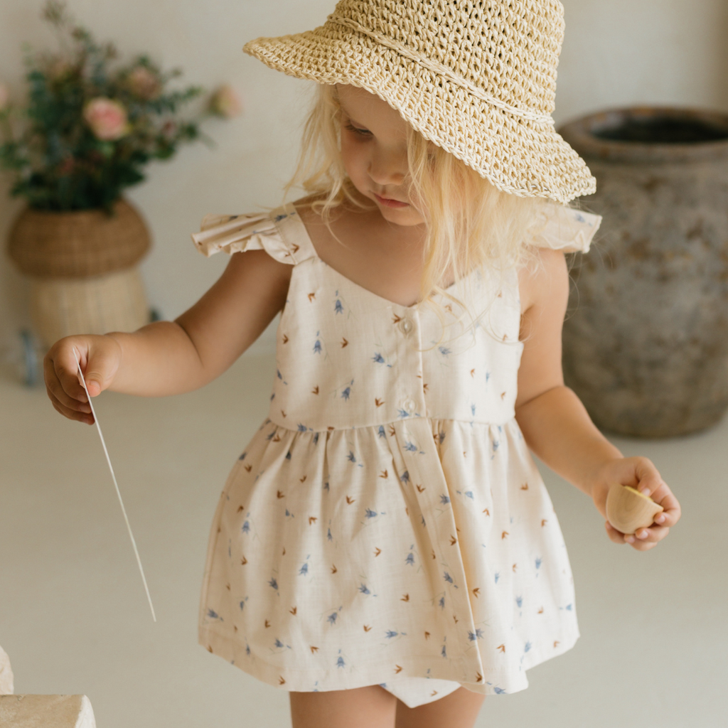 Toddler 2-piece set with peplum top and elasticated bloomers in soft watercolour floral print with straw hat